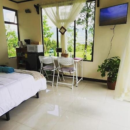 Koi Room Quesada  Luaran gambar