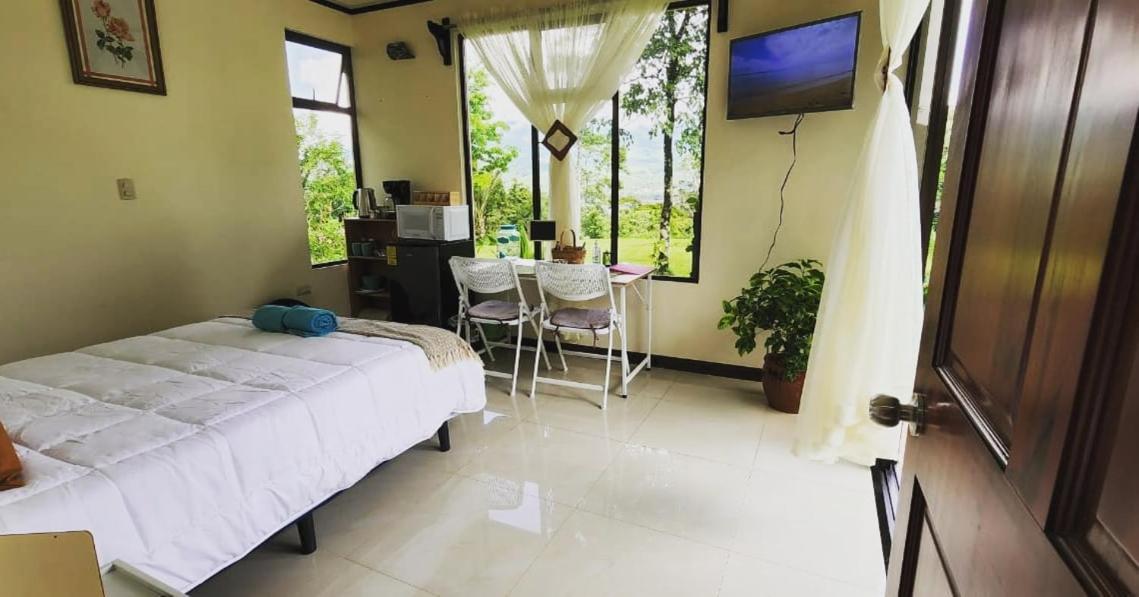 Koi Room Quesada  Luaran gambar